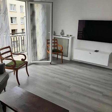 Appartement Cosy De Centre Ville Charenton-le-Pont Luaran gambar