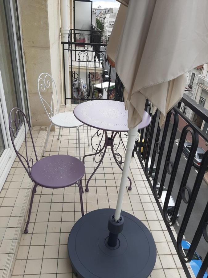 Appartement Cosy De Centre Ville Charenton-le-Pont Luaran gambar
