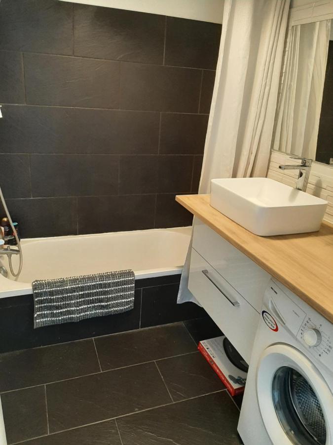 Appartement Cosy De Centre Ville Charenton-le-Pont Luaran gambar