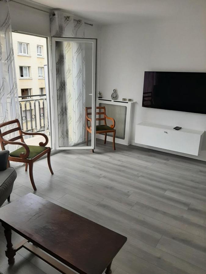 Appartement Cosy De Centre Ville Charenton-le-Pont Luaran gambar